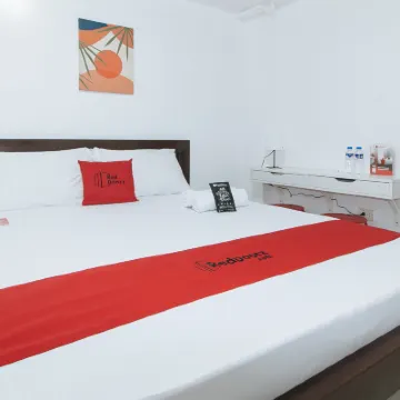 RedDoorz near UST Sampaloc Manila Hotels near Espana