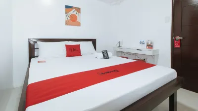 RedDoorz near UST Sampaloc Manila  호텔