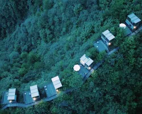 Shibing Cliffscape · Villa: Mountain-Encircling Viewing Nebula Cabin Hotels in Shibing