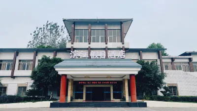 Holiday lnn Neijiang Riverside Hotel in zona Jiangjin Luohuang Station