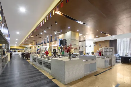 Eurasia International Hotel Отели рядом с достопримечательностью «Yuanshanbeicun»