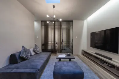 Villa deLuxe @Nishikujo - 5 minutes by USJ train, 3 minutes walk from Nishi-Kujo Station, max 6ppl Отели рядом со станцией Minato Josai Railway Station