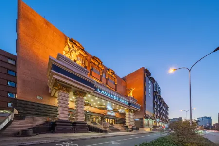 Lavande Hotel（Beijing Jingsong  Panjiayuan Subway Station） Отели рядом с достопримечательностью «Bailu Park»