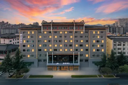 Home Inn & Hotel Management Ltd. · neo (Wanda Plaza, Shangluo Municipal Government) Отели рядом с достопримечательностью «Shangluo University»