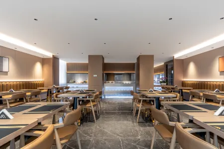 Aifeel Hotel (Yushu Railway Station) Отели в г. Юйшу