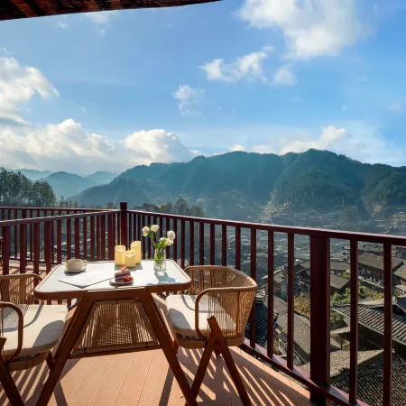 Yimu Residence · Echo Eryu · Overlooking the Panoramic View Vacation Garden Villa