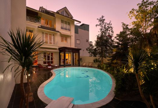 롱비엔 호텔 비교