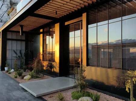 Fuxian Lake Chantilly Hotel & Restaurant