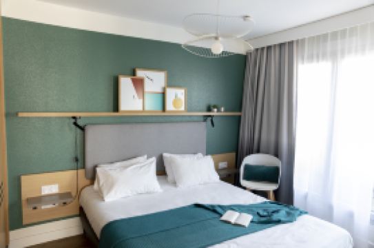 อาดาจิโอ อานเนซี เซ็นเตอร์ อพาร์ทโฮเทล