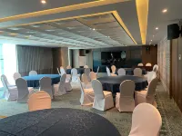 Grand Anara Airport Hotel