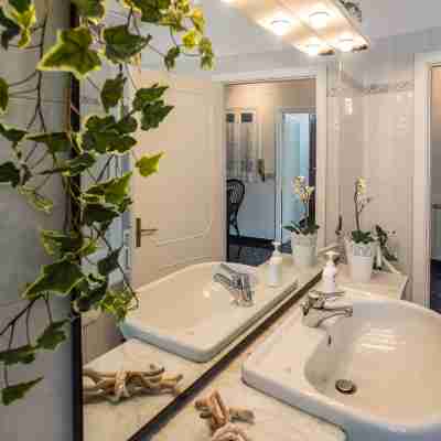 Recanissu Apartment with balcony and AC Rooms