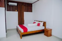 RedDoorz @ Villa Bukit Senyum Lombok Hotels in Penujak
