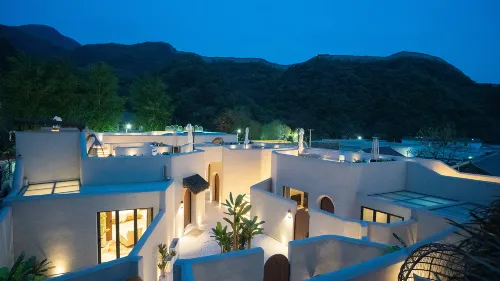 Beifei Garden - Majestic Great Wall View Exclusive Hot Spring Resort