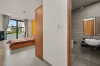 Saluton House