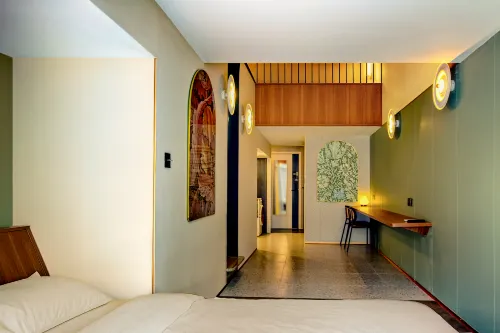 THE OLD APARTMENT