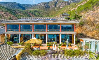 Lugu Lake Cloud - Sea Stacked Courtyard