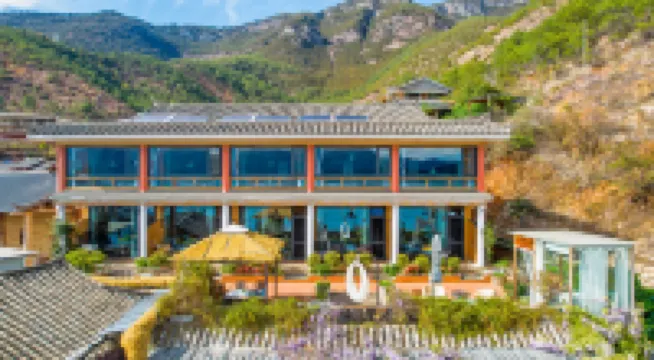 Lugu Lake Cloud - Sea Stacked Courtyard