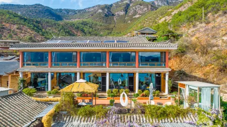 Lugu Lake Cloud - Sea Stacked Courtyard Отели рядом с достопримечательностью «Modai Wangfeifu»