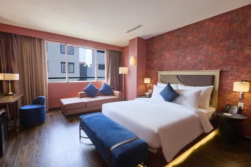 Kin Hotel Ly Tu Trong