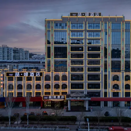 James Joyce Coffetel Hotel (Zhangjiakou Qiaoxi District Government Jinding Plaza) Отели рядом с достопримечательностью «Центральная кровавая станция Чжан Цзякоу»