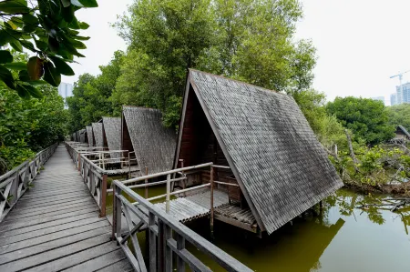 RedDoorz Resort @ Taman Wisata Mangrove Отели рядом с достопримечательностью «Hutan Mangrove PIK 2»