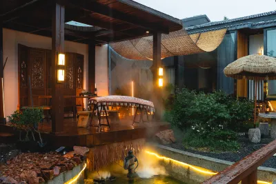 Huafeihua · Zen Aesthetics Homestay  From the street