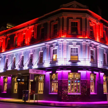 The Cambridge Hotel & Backpackers Отели рядом с достопримечательностью «Гора виктория»