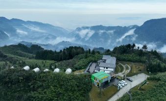 Muchuan Baixian Mountain House
