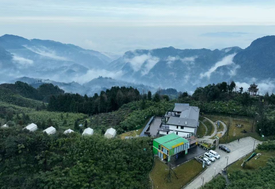 Muchuan Baixian Mountain House
