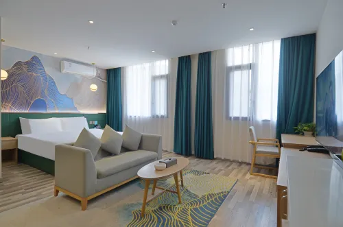 Helen Light House Hotel (Tianquan traditional Chinese medicine hospital store)