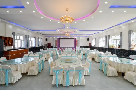 Ku'erdening Fanjing Museshe Hotel Отели рядом с достопримечательностью «Kurding Tourism and Cultural Museum»