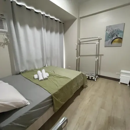 Near MOA beside Okada Pet Friendly 1BR 3 pax  WIFI 8T