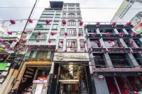 Golden Lunar Hotel - Moonlight Stay in Bui Vien Walking Street Hotel a District 1 - Pham Ngu Lao Street