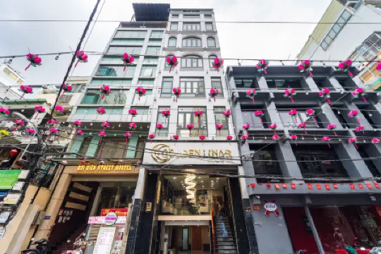 Golden Lunar Hotel - Moonlight Stay in Bui Vien Walking Street Отели рядом с достопримечательностью «Хо Чи Минх Сквер»