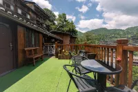 Xijiang Qiansu Homestay (Xijiang Qianhu Miao Village Scenic Area Observation Deck Branch) Отели рядом с достопримечательностью «Langde Miao Village Scenic Area»