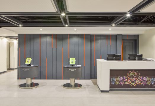 Go Hotels Plus Bacolod의 로비 또는 외부 전경