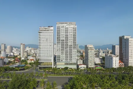 voco Ma Belle Danang by IHG Отели рядом с достопримечательностью «Danang Architecture University»