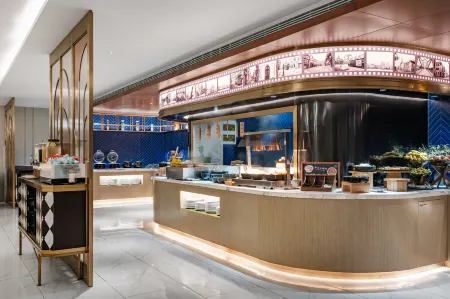 Mercure Shanghai Yu Garden On the Bund Отели рядом с достопримечательностью «Lujiazui Library 24-hour Self-service Returning Books Service»