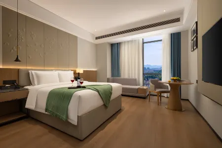 BYWYNDHAM Отели рядом с достопримечательностью «Xingyi Normal University for Nationalities West Campus»