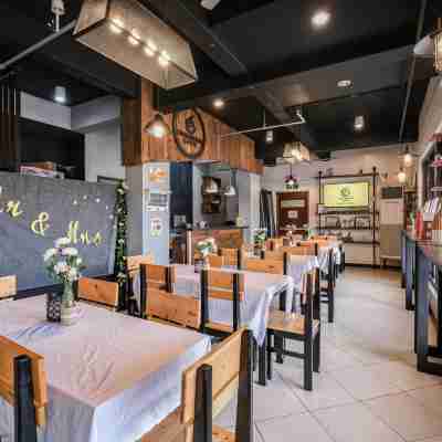 Governor Forbes Inn Hotel Exterior