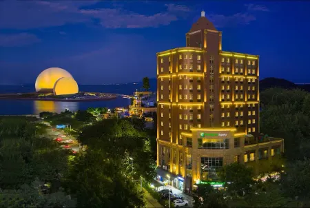 Holiday Inn Express Zhuhai Grand Theater by IHG Отели рядом с достопримечательностью «Zhuhai Branch of Beijing Normal University Dormitory»