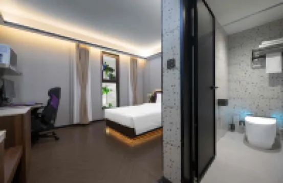 Heguang ALIENSPACE E-sports Hotel (Qingdao Taidong Pedestrian Street Metro Station Branch)