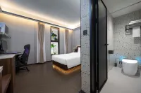 Heguang ALIENSPACE E-sports Hotel (Qingdao Taidong Pedestrian Street Metro Station Branch)