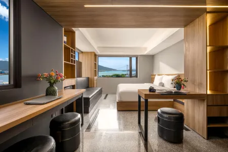 The Staycation Hotel Danang Отели рядом с достопримечательностью «Cao Dai Temple»