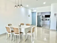 IJM Condo with Pool #Yoyo Homestay