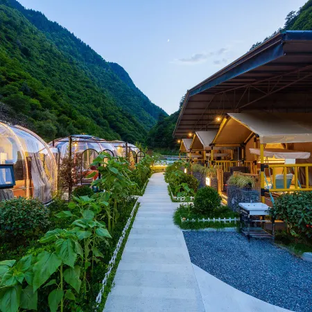 Mubar Cabin • Hot Spring Camping Homestay (Bipenggou Scenic Area Lixiaolu)