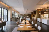 Joyze Hotel Xiamen，Curio Collection by Hilton - Infinity Pools