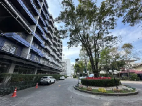 เจทาวน์ เซอร์วิซ อพาร์ตเมนต์ โรงแรมใกล้Pacific Park Sriracha