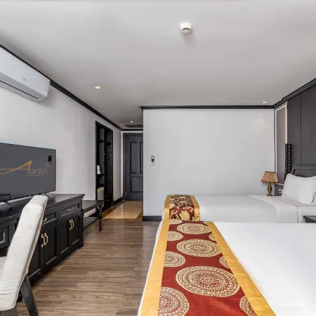 Aaron Hotel