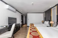 Aaron Hotel